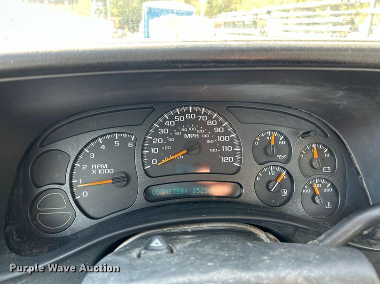 image for item NQ9992 2005 Chevrolet Silverado 1500  pickup truck
