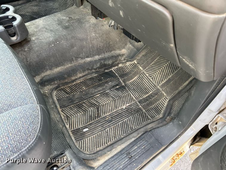 image for item NQ9992 2005 Chevrolet Silverado 1500  pickup truck