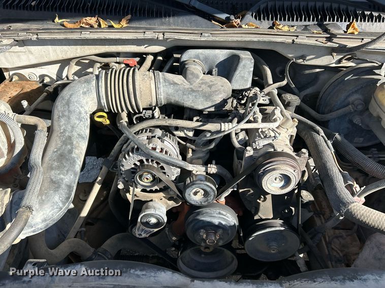 image for item NQ9992 2005 Chevrolet Silverado 1500  pickup truck