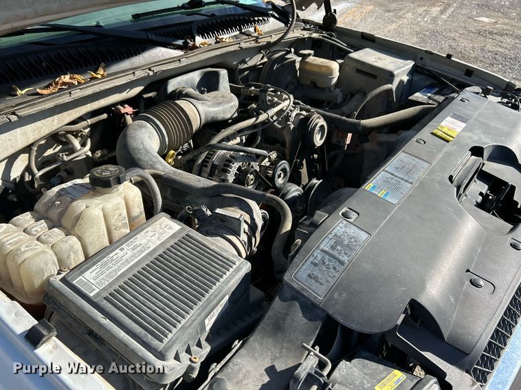 image for item NQ9992 2005 Chevrolet Silverado 1500  pickup truck