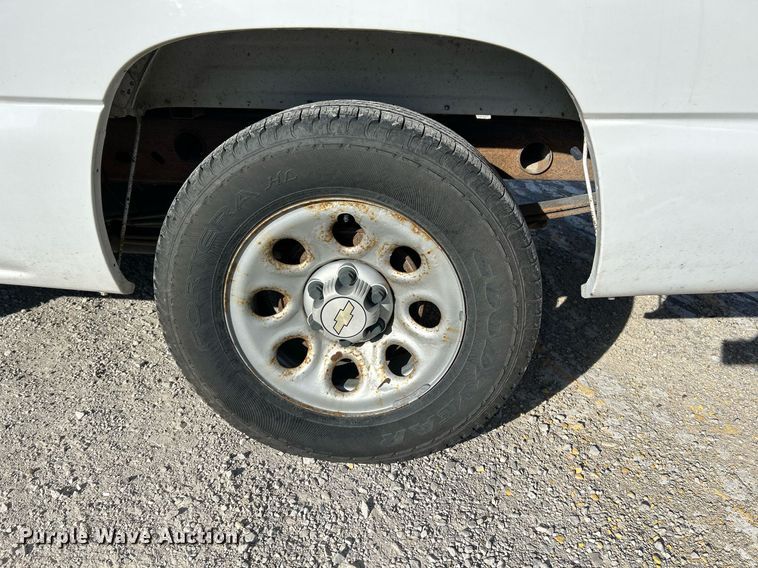 image for item NQ9992 2005 Chevrolet Silverado 1500  pickup truck