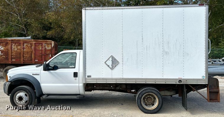 image for item NQ9993 2007 Ford F450 Super Duty XL  box truck