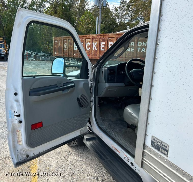 image for item NQ9993 2007 Ford F450 Super Duty XL  box truck