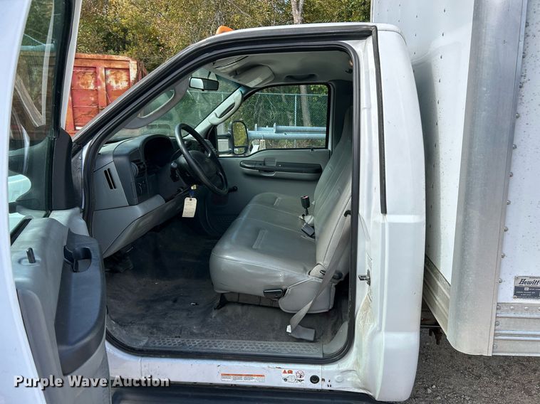 image for item NQ9993 2007 Ford F450 Super Duty XL  box truck