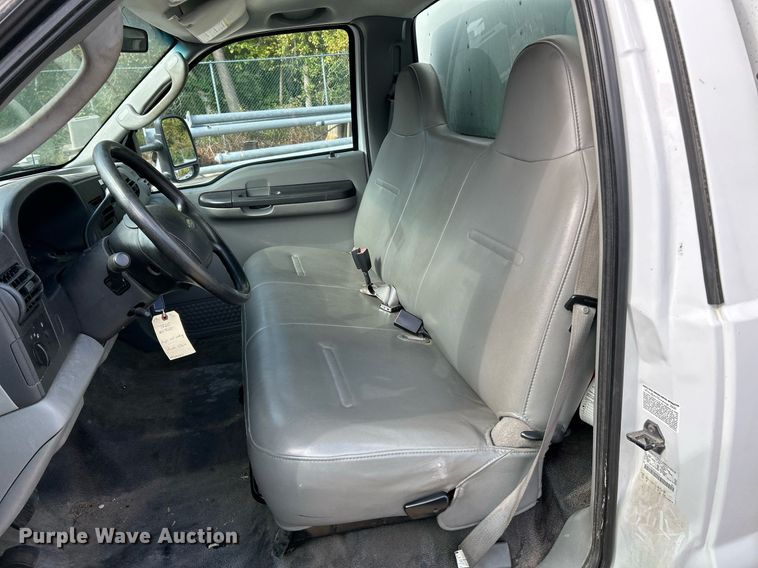 image for item NQ9993 2007 Ford F450 Super Duty XL  box truck