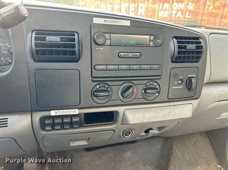 image for item NQ9993 2007 Ford F450 Super Duty XL  box truck