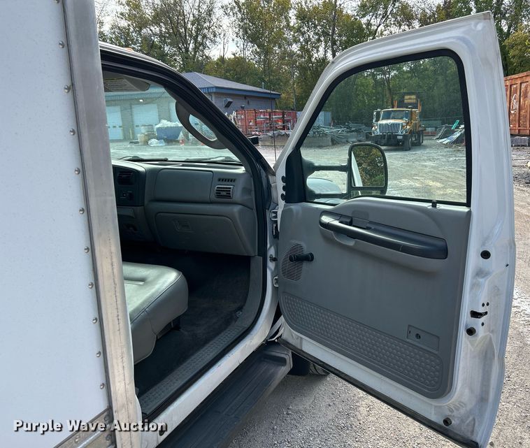 image for item NQ9993 2007 Ford F450 Super Duty XL  box truck