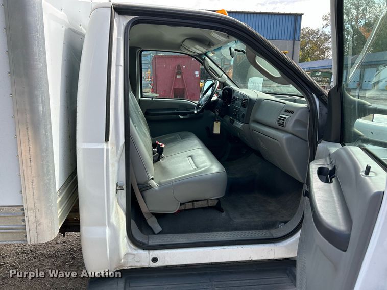 image for item NQ9993 2007 Ford F450 Super Duty XL  box truck