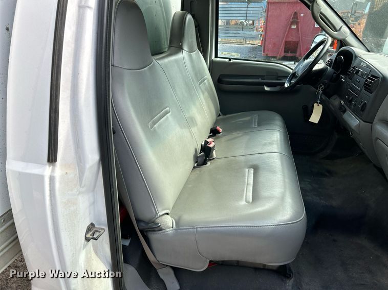 image for item NQ9993 2007 Ford F450 Super Duty XL  box truck