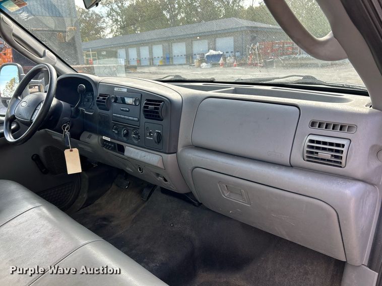 image for item NQ9993 2007 Ford F450 Super Duty XL  box truck