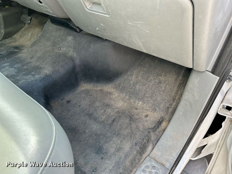 image for item NQ9993 2007 Ford F450 Super Duty XL  box truck