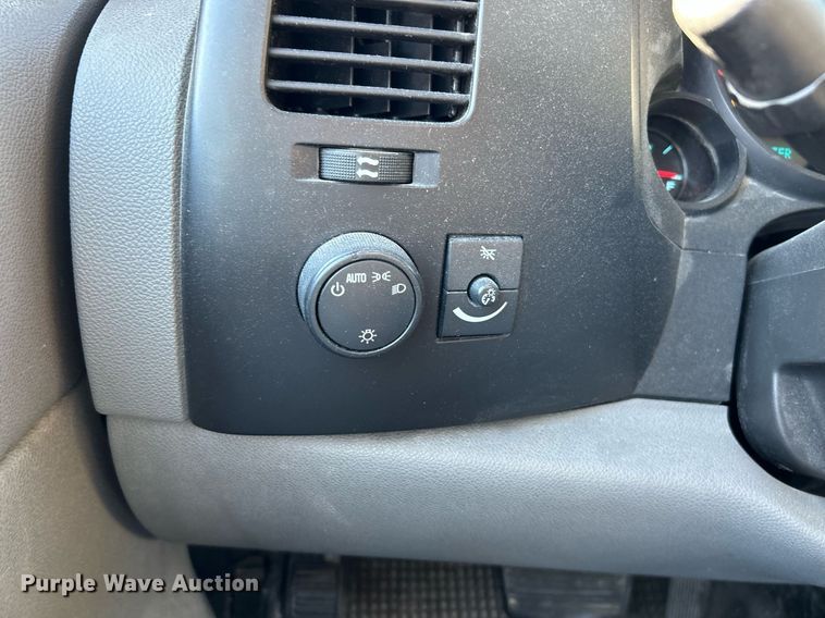 image for item NQ9994 2008 Chevrolet Silverado 1500  pickup truck