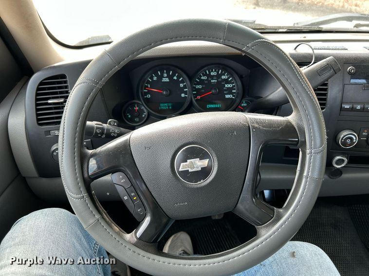 image for item NQ9995 2008 Chevrolet Silverado 1500  pickup truck