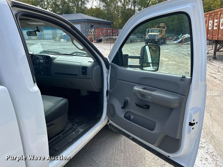 image for item NQ9995 2008 Chevrolet Silverado 1500  pickup truck
