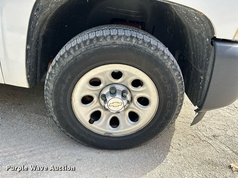 image for item NQ9995 2008 Chevrolet Silverado 1500  pickup truck