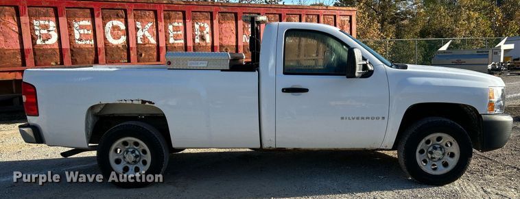 image for item NQ9996 2008 Chevrolet Silverado 1500  pickup truck