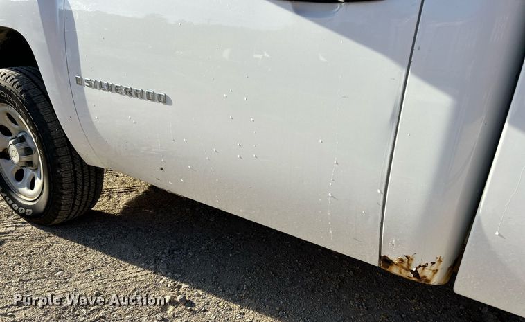 image for item NQ9996 2008 Chevrolet Silverado 1500  pickup truck