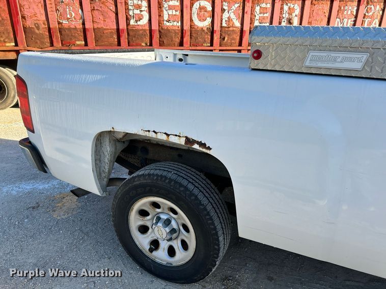 image for item NQ9996 2008 Chevrolet Silverado 1500  pickup truck