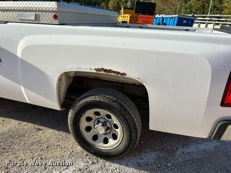 image for item NQ9996 2008 Chevrolet Silverado 1500  pickup truck