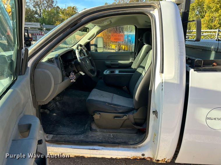 image for item NQ9996 2008 Chevrolet Silverado 1500  pickup truck