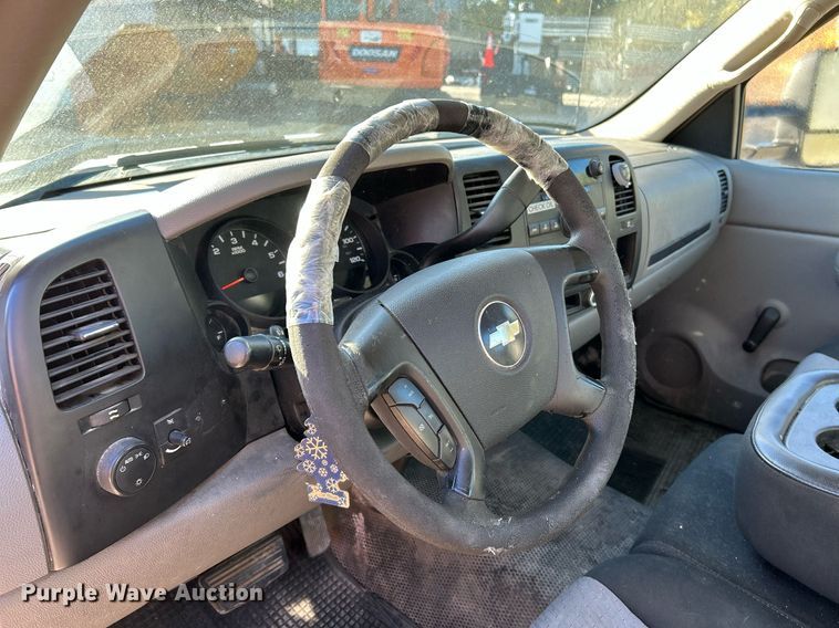 image for item NQ9996 2008 Chevrolet Silverado 1500  pickup truck