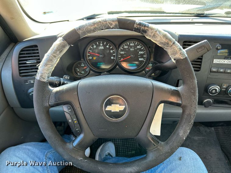 image for item NQ9996 2008 Chevrolet Silverado 1500  pickup truck