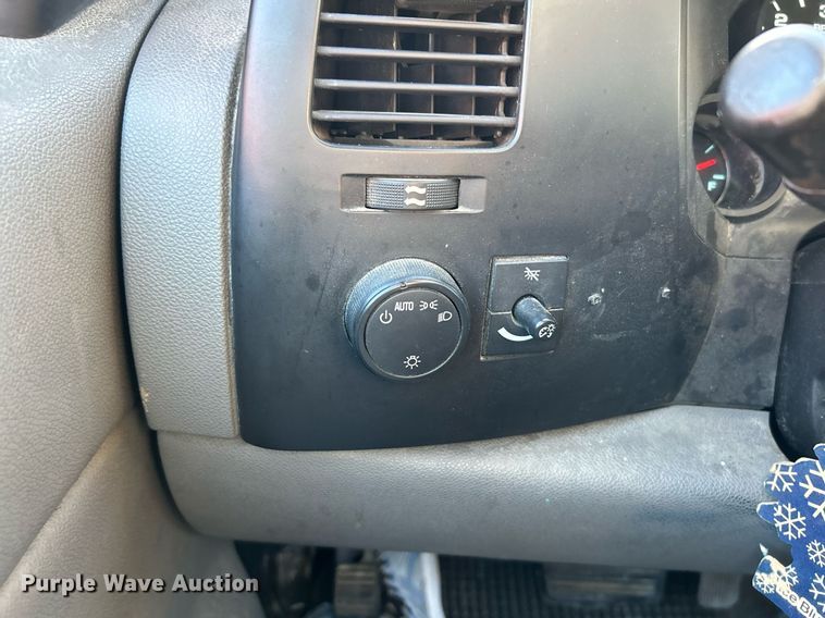 image for item NQ9996 2008 Chevrolet Silverado 1500  pickup truck