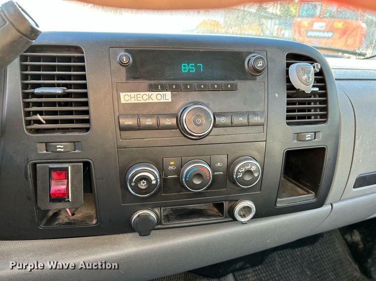image for item NQ9996 2008 Chevrolet Silverado 1500  pickup truck