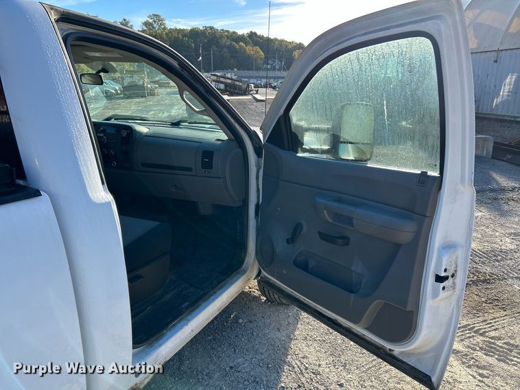 image for item NQ9996 2008 Chevrolet Silverado 1500  pickup truck