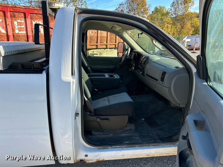 image for item NQ9996 2008 Chevrolet Silverado 1500  pickup truck