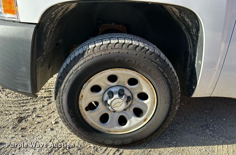 image for item NQ9996 2008 Chevrolet Silverado 1500  pickup truck
