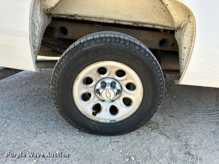 image for item NQ9996 2008 Chevrolet Silverado 1500  pickup truck