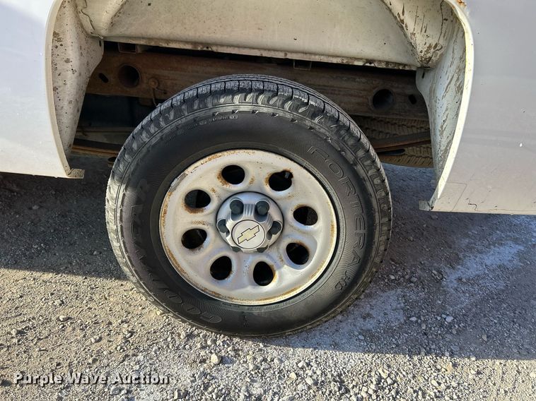 image for item NQ9996 2008 Chevrolet Silverado 1500  pickup truck