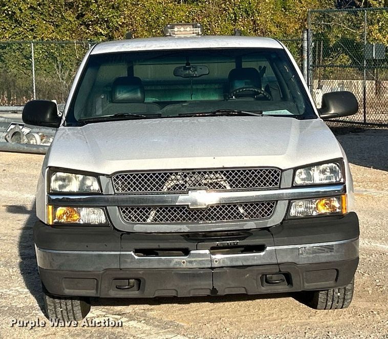 image for item NQ9997 2005 Chevrolet Silverado 1500  pickup truck