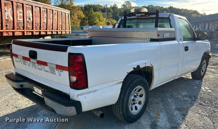 image for item NQ9997 2005 Chevrolet Silverado 1500  pickup truck