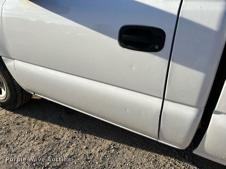 image for item NQ9997 2005 Chevrolet Silverado 1500  pickup truck