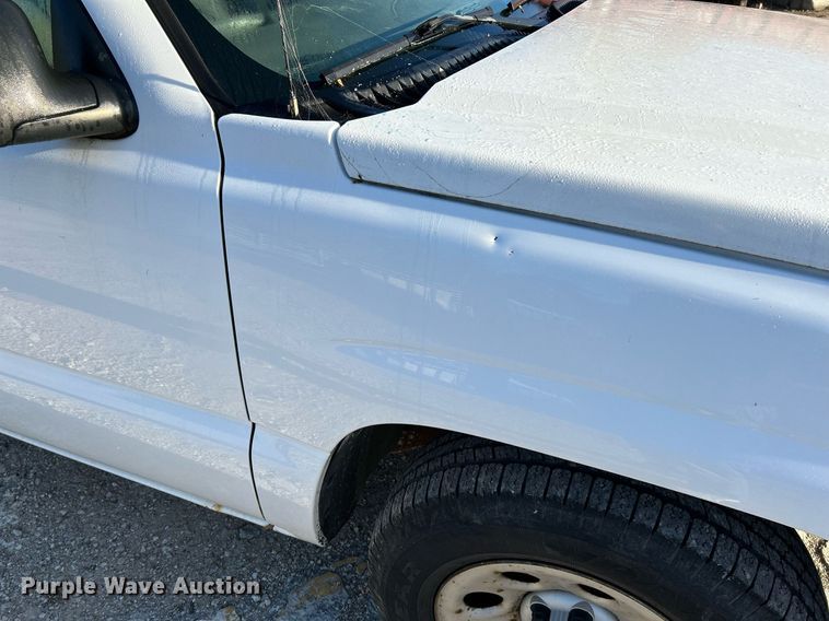 image for item NQ9997 2005 Chevrolet Silverado 1500  pickup truck
