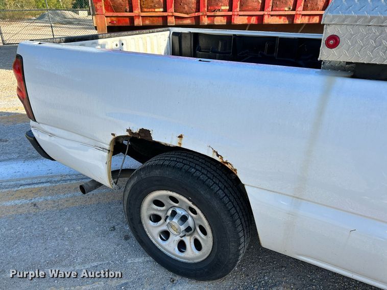 image for item NQ9997 2005 Chevrolet Silverado 1500  pickup truck