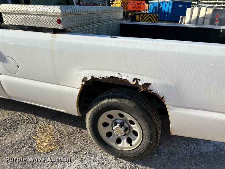 image for item NQ9997 2005 Chevrolet Silverado 1500  pickup truck