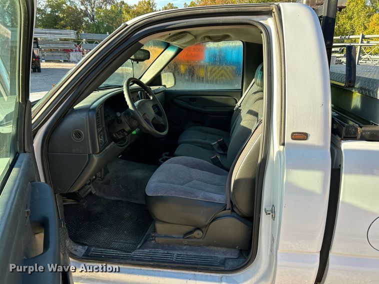 image for item NQ9997 2005 Chevrolet Silverado 1500  pickup truck