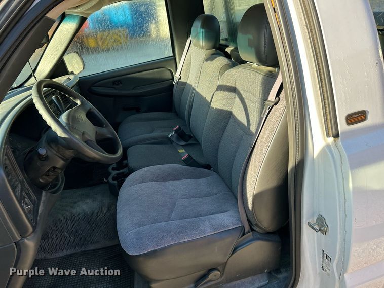 image for item NQ9997 2005 Chevrolet Silverado 1500  pickup truck