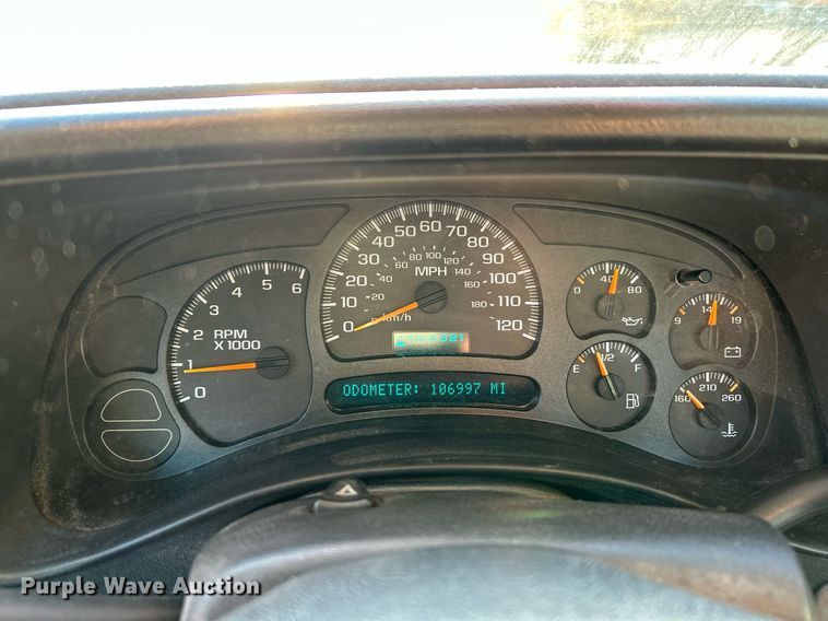 image for item NQ9997 2005 Chevrolet Silverado 1500  pickup truck