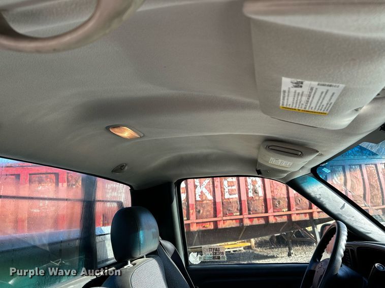 image for item NQ9997 2005 Chevrolet Silverado 1500  pickup truck