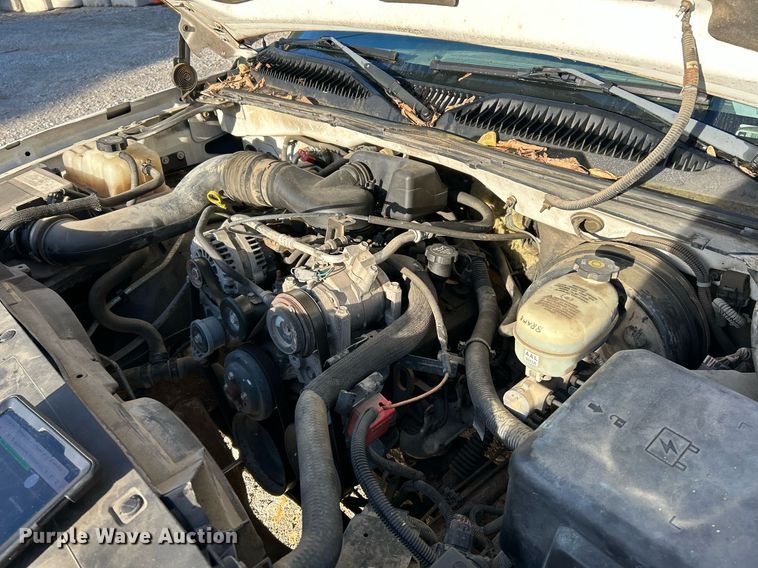 image for item NQ9997 2005 Chevrolet Silverado 1500  pickup truck