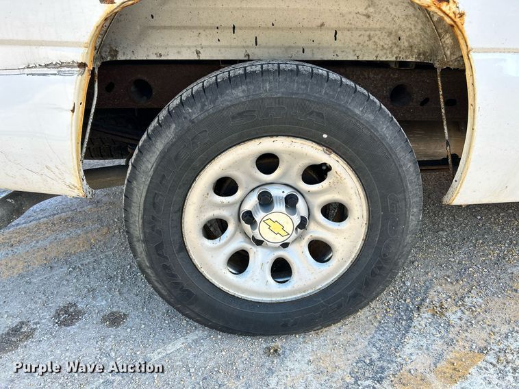 image for item NQ9997 2005 Chevrolet Silverado 1500  pickup truck