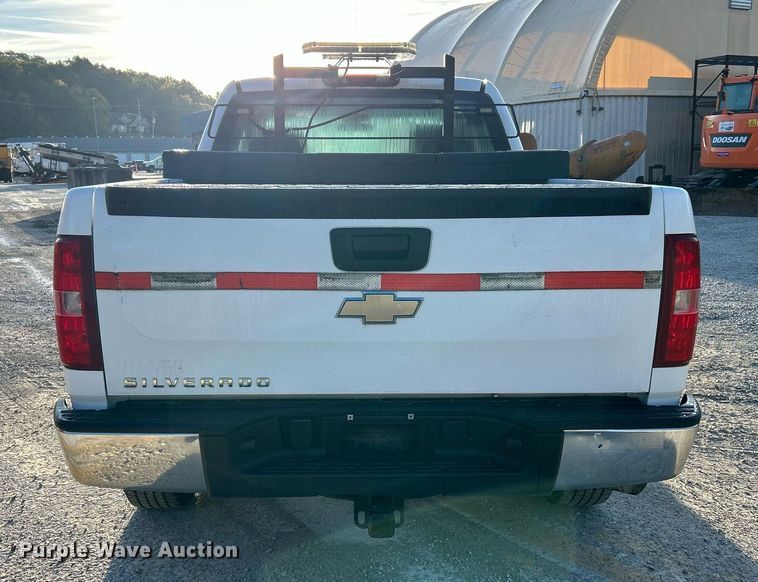 image for item NQ9998 2008 Chevrolet Silverado 1500  Ext. Cab pickup truck