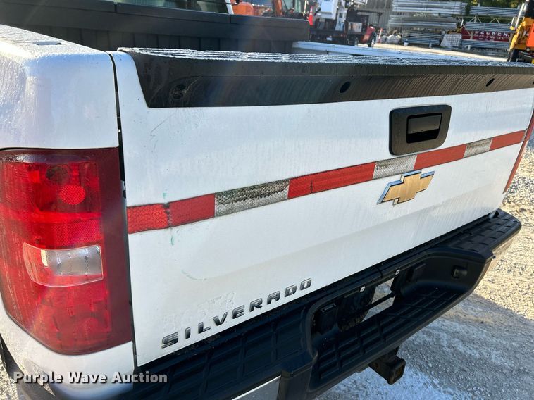 image for item NQ9998 2008 Chevrolet Silverado 1500  Ext. Cab pickup truck
