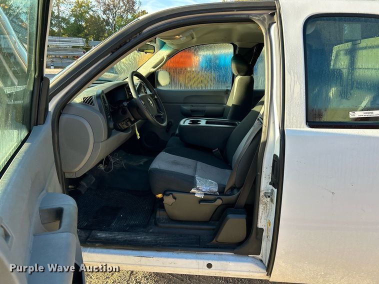 image for item NQ9998 2008 Chevrolet Silverado 1500  Ext. Cab pickup truck