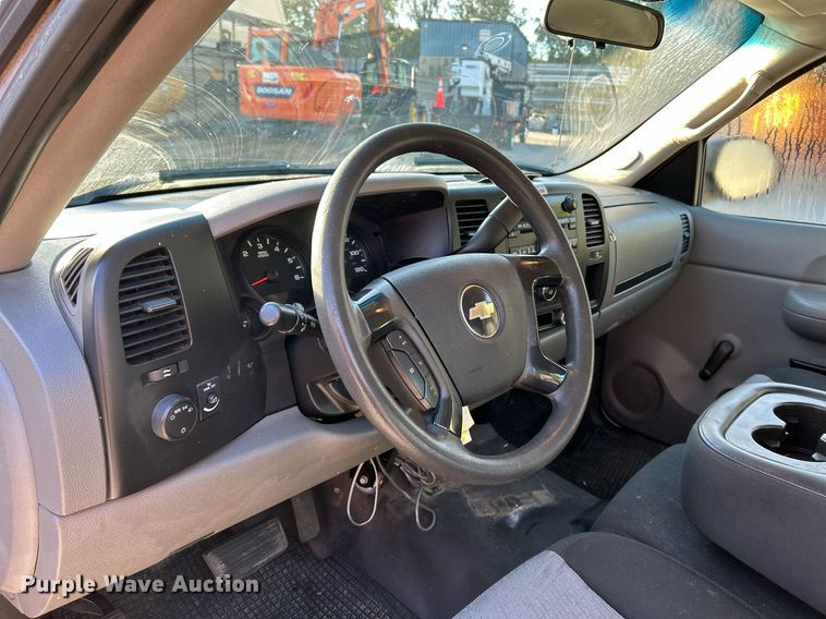 image for item NQ9998 2008 Chevrolet Silverado 1500  Ext. Cab pickup truck