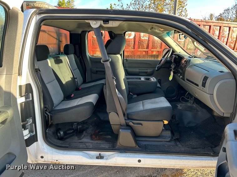 image for item NQ9998 2008 Chevrolet Silverado 1500  Ext. Cab pickup truck